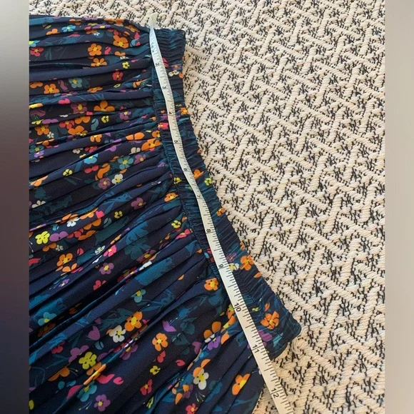 No-Wrinkle Pleated Full Floral Skirt, size 2 - Picture 5 of 6